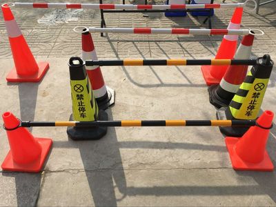 交通设施关键组件 PVC路锥连接杆、可伸缩连接杆与道路隔离连接杆的专业制造与批发